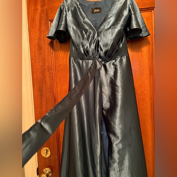 BRIDESMAID GOWN - Picture 5 of 8